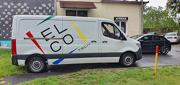 Cégautó logózás vágott autófóliából