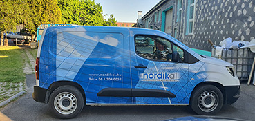 Céges teherautó autófóliázása