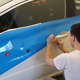 autófólia körbevágása