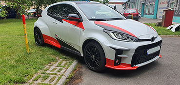 Toyota racing autófóliázás