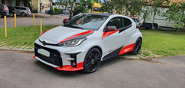 Toyota racing autófóliázás